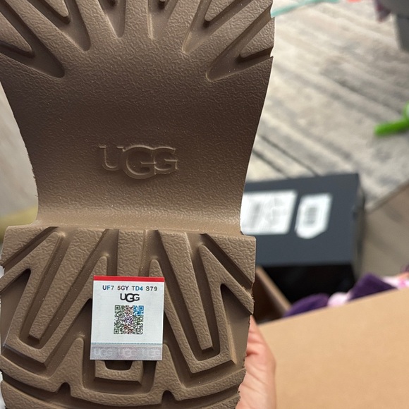 UGG Women's Chestnut Platform Boots - Picture 3 of 5